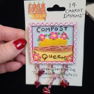 14 Carrot Designs Pin "Compost Queen"